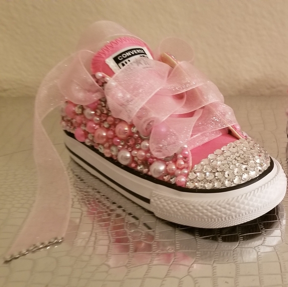 Size 7 infant girls Converse - Picture 2 of 4